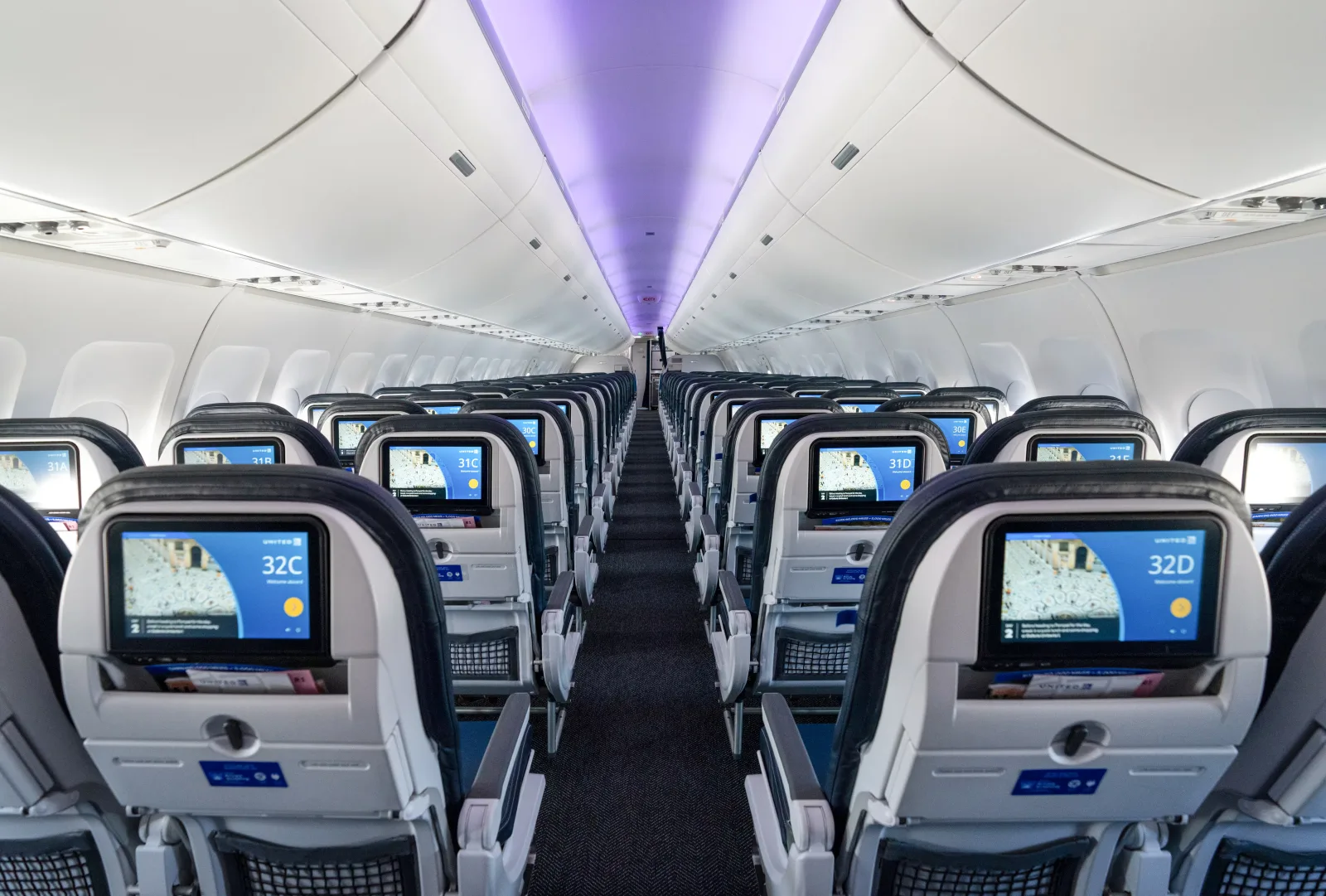 United Airlines Airbus A319 retrofitted under the United Next programme, illustrating the cabin investment behind MileagePlus earning.